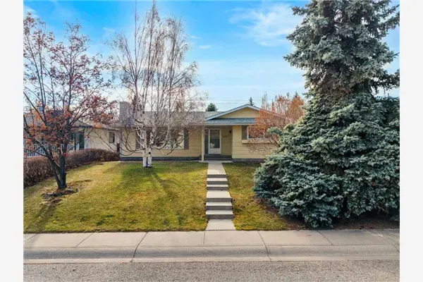 827 Lake Emerald Place SE