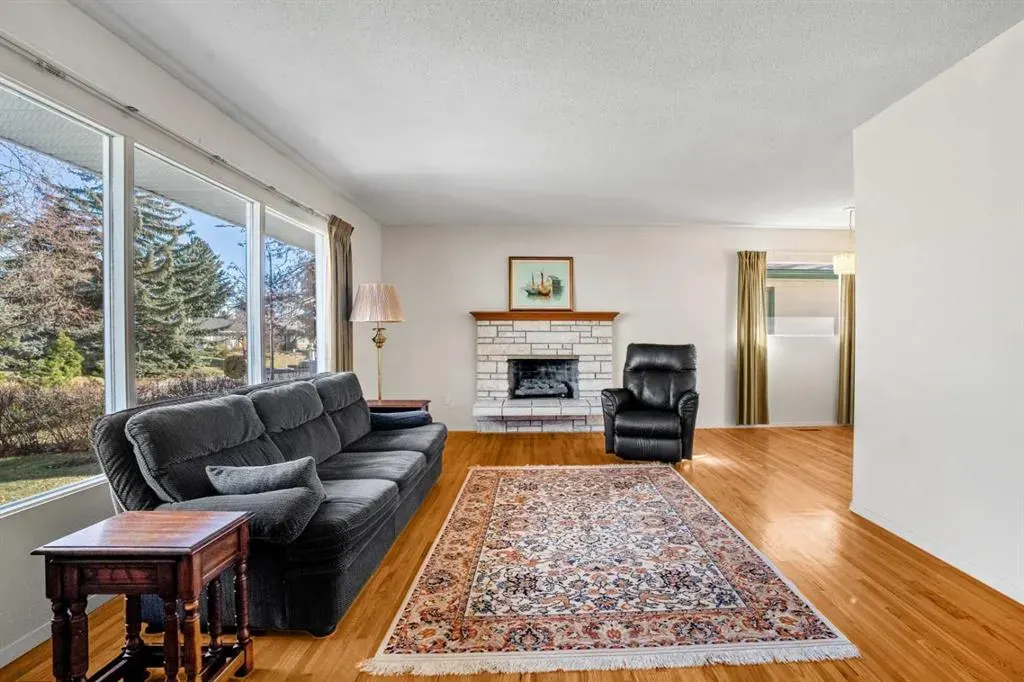 827 Lake Emerald Place SE