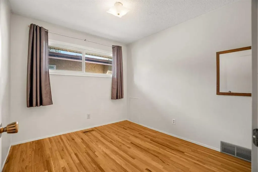 827 Lake Emerald Place SE