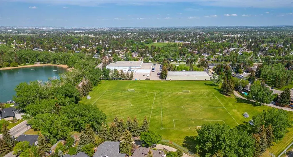 827 Lake Emerald Place SE