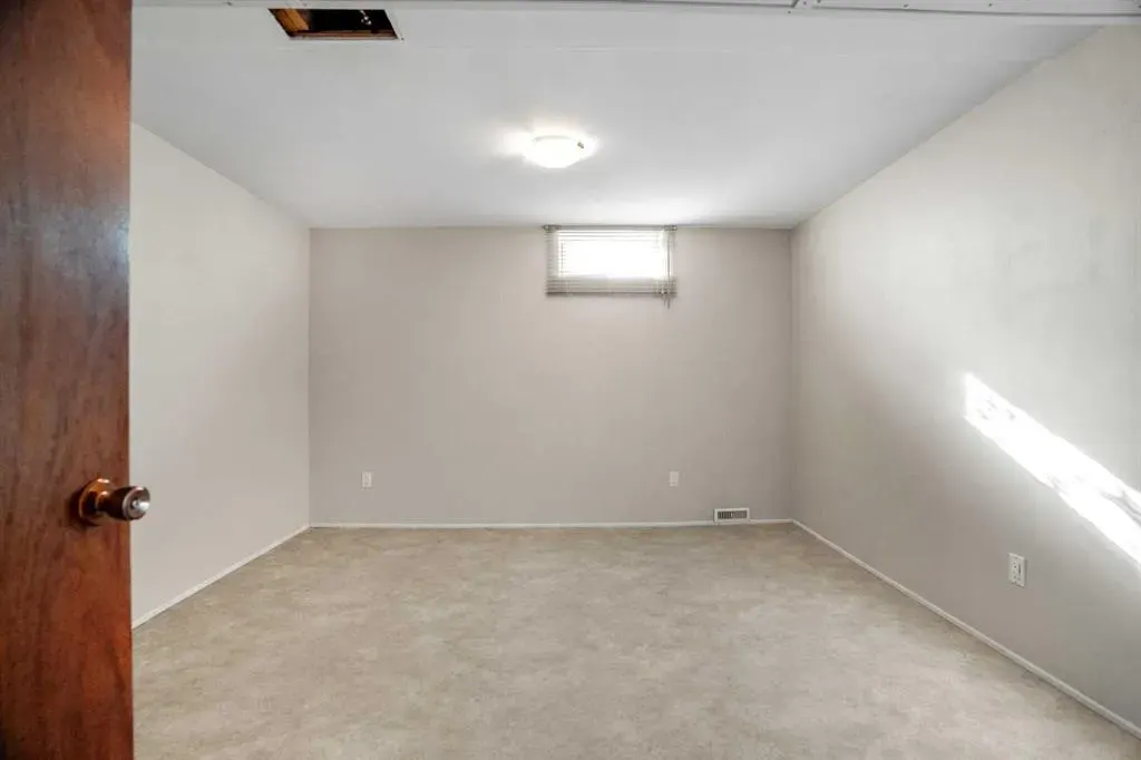 827 Lake Emerald Place SE