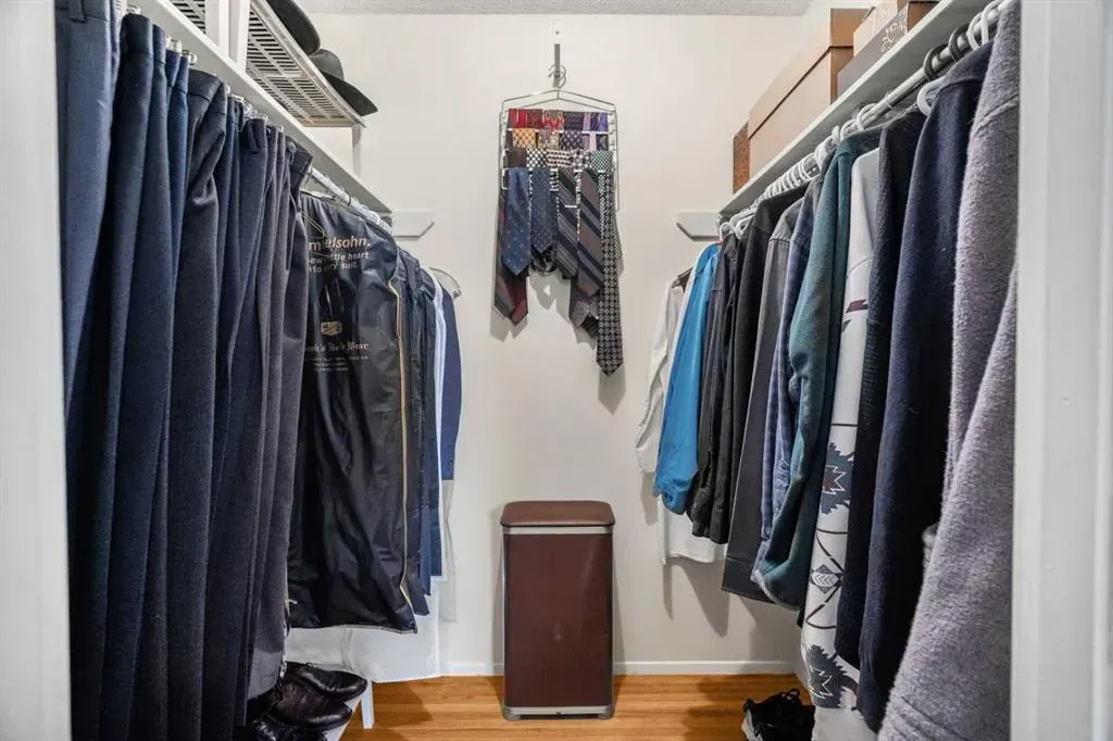 827 Lake Emerald Place SE