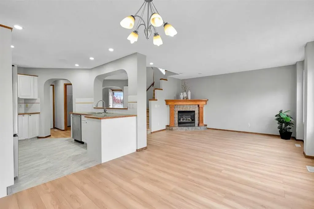 6 Country Hills Manor NW