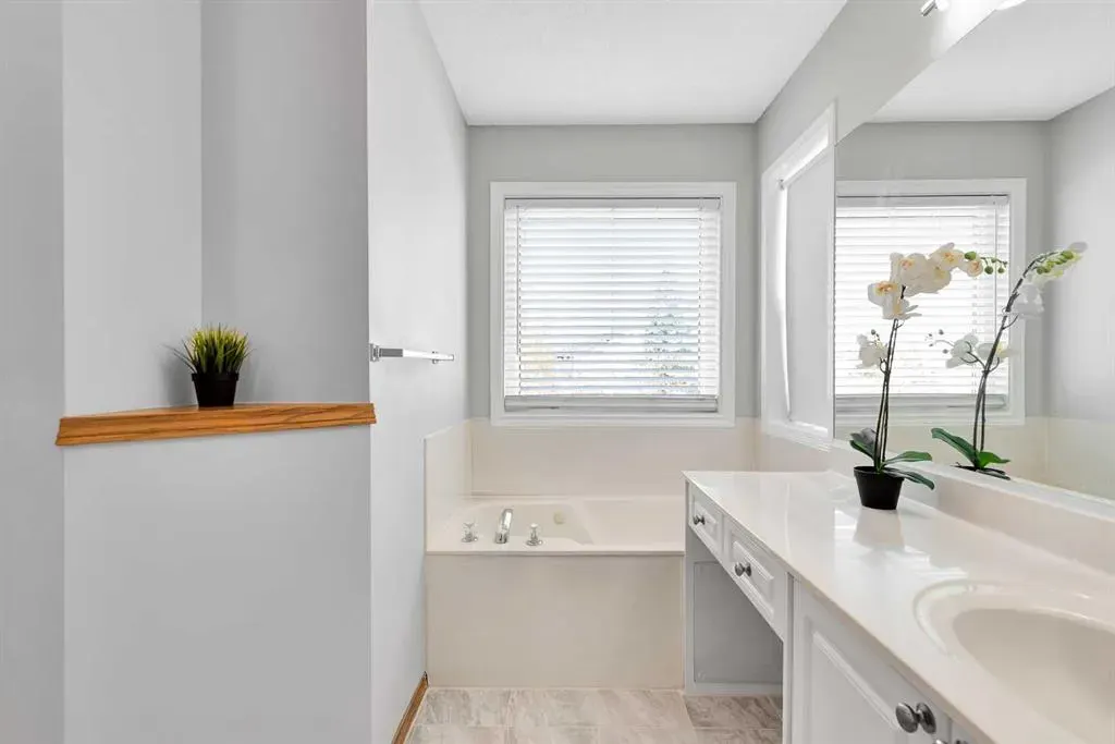 6 Country Hills Manor NW