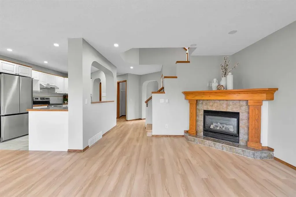 6 Country Hills Manor NW