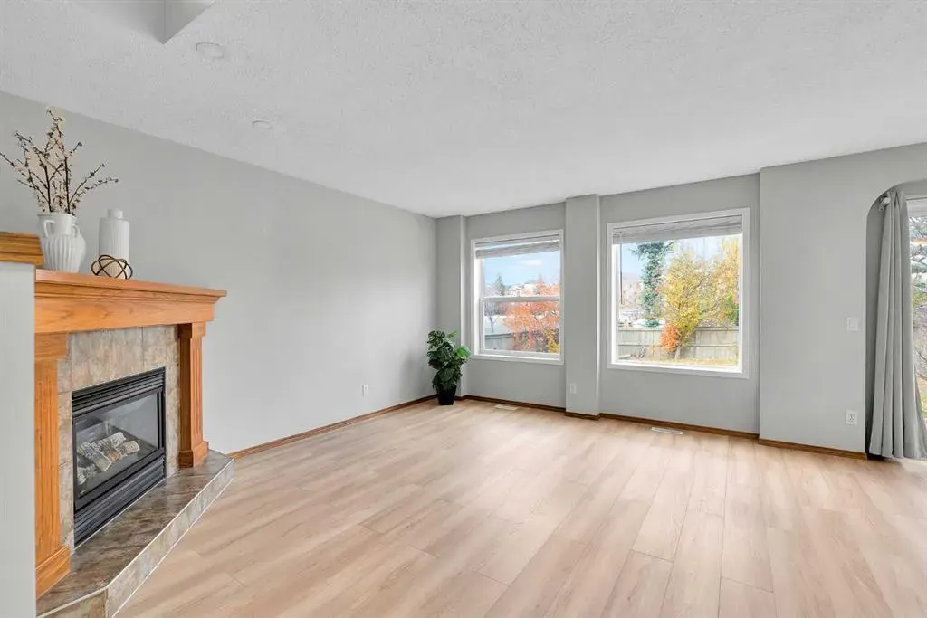 6 Country Hills Manor NW