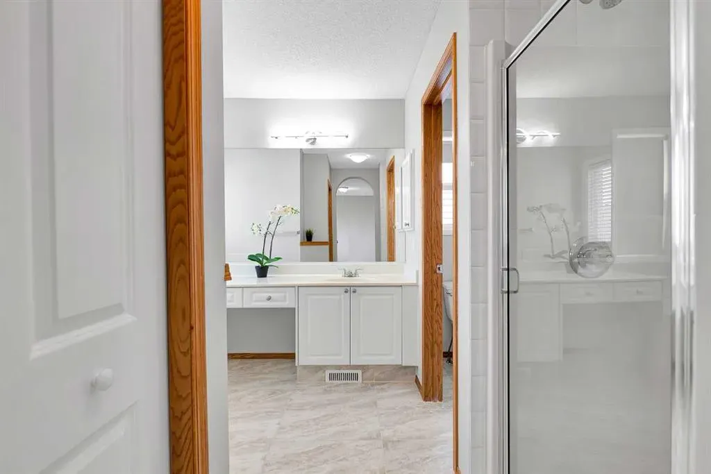 6 Country Hills Manor NW