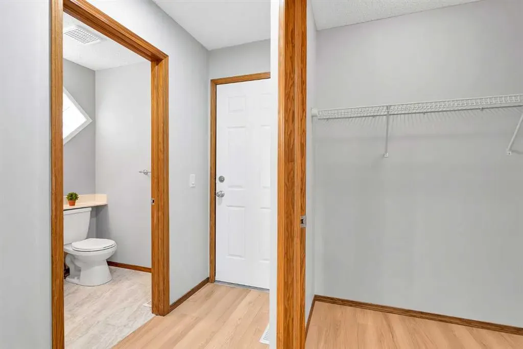 6 Country Hills Manor NW