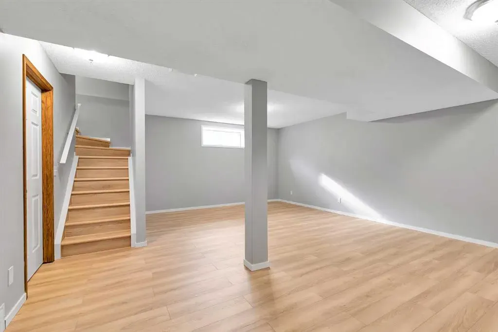 6 Country Hills Manor NW