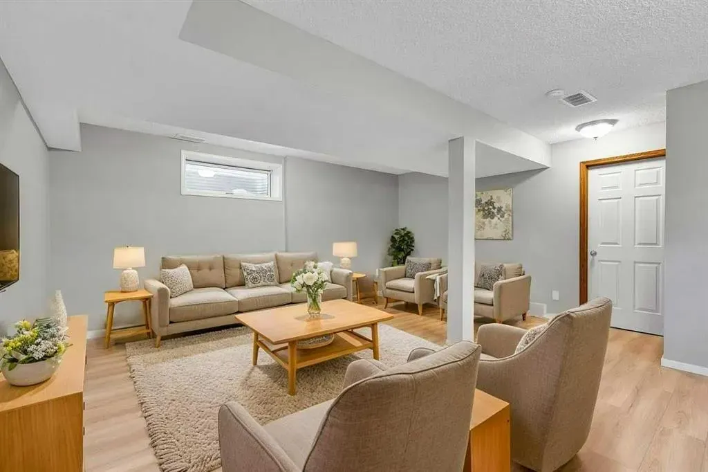 6 Country Hills Manor NW