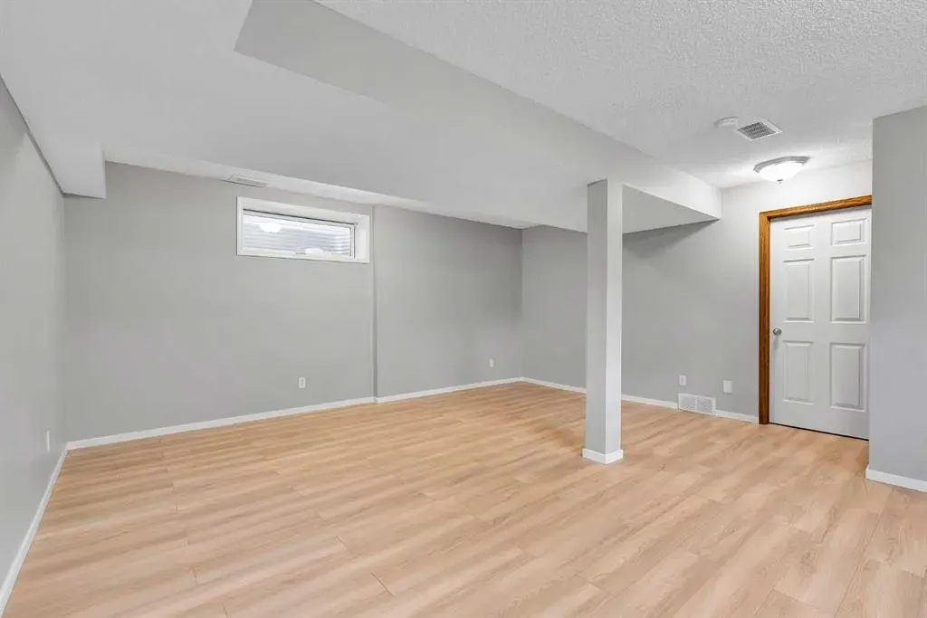 6 Country Hills Manor NW