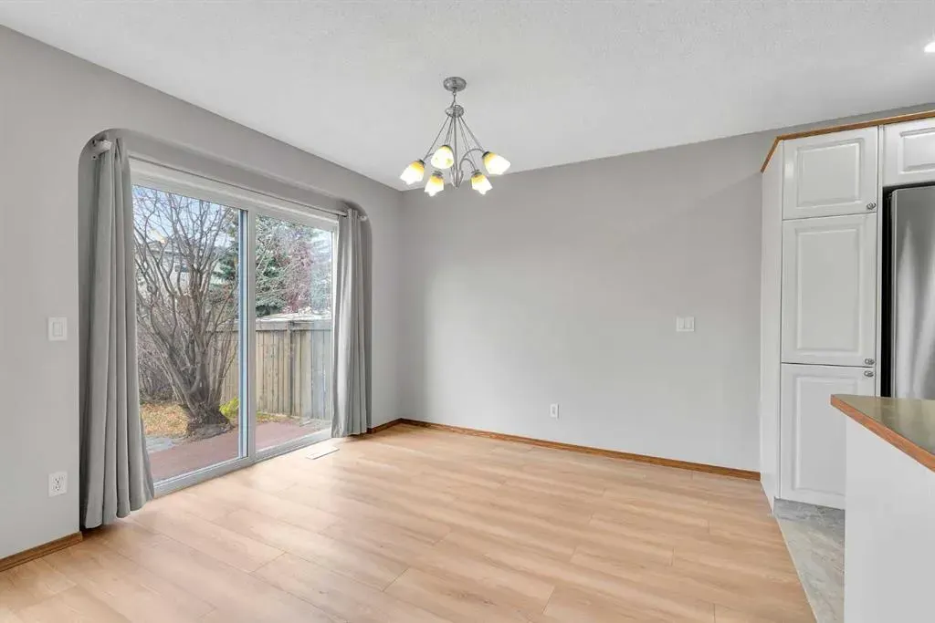 6 Country Hills Manor NW