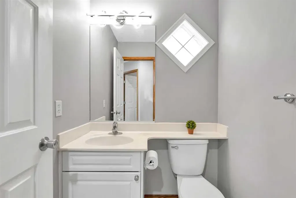 6 Country Hills Manor NW