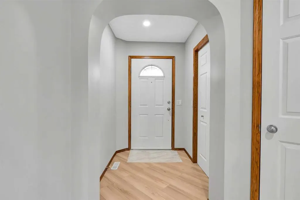 6 Country Hills Manor NW