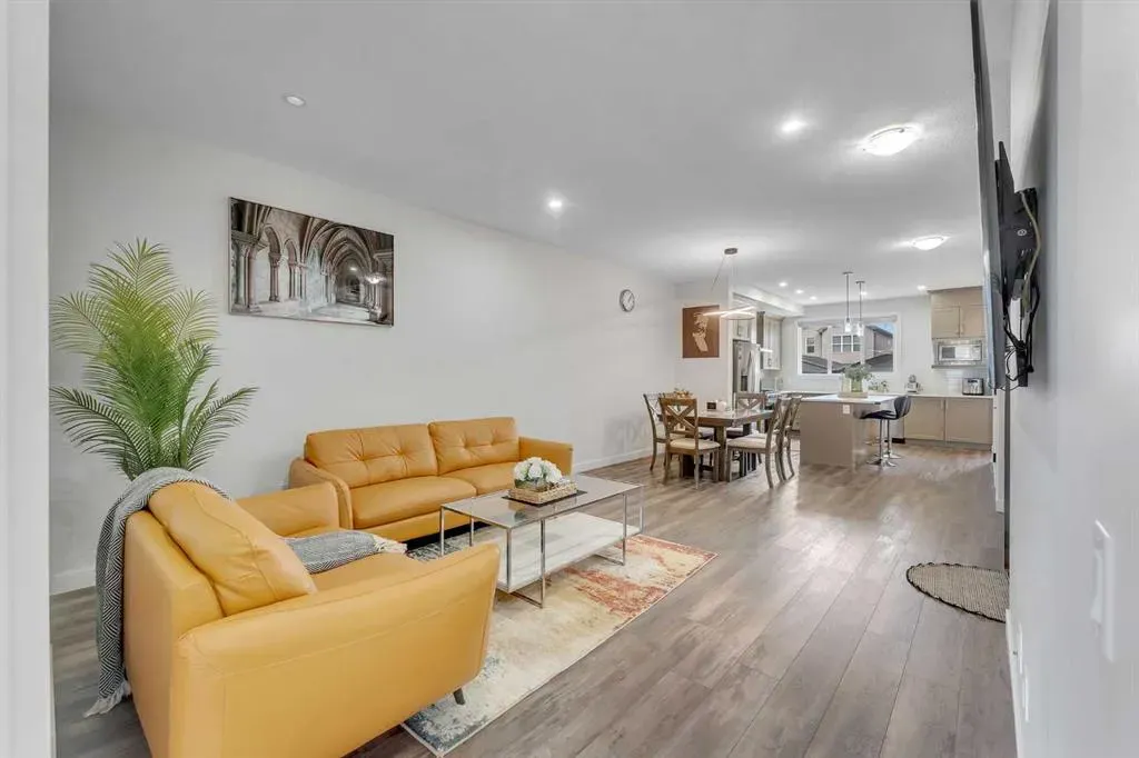 28 Cornerbrook Avenue NE