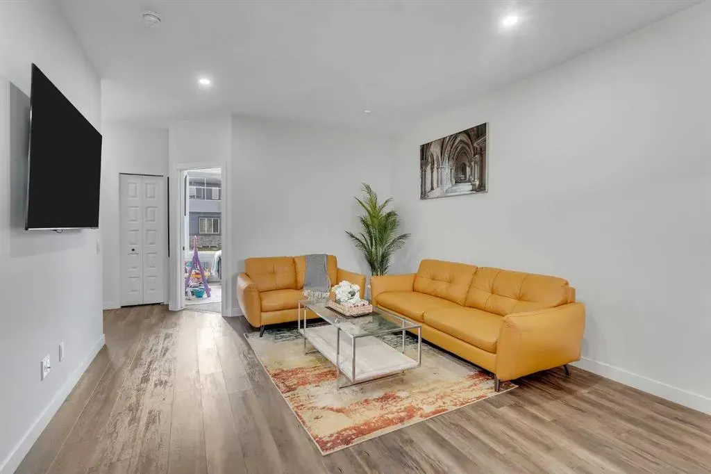 28 Cornerbrook Avenue NE