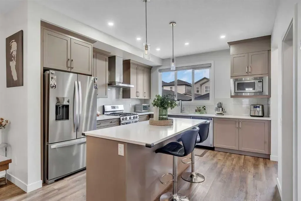 28 Cornerbrook Avenue NE