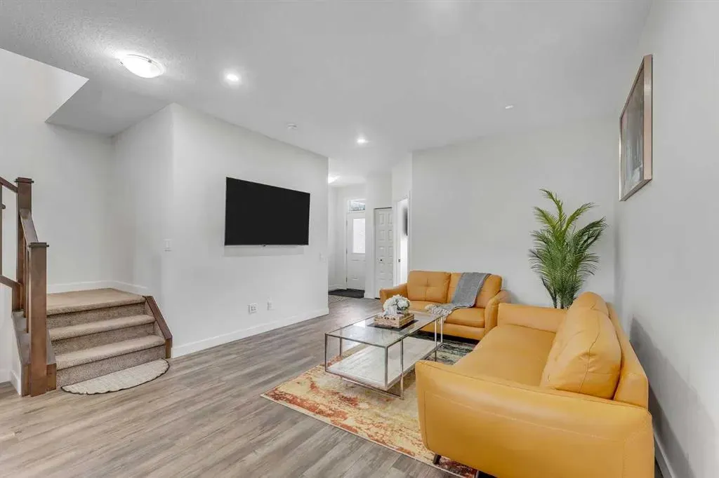 28 Cornerbrook Avenue NE