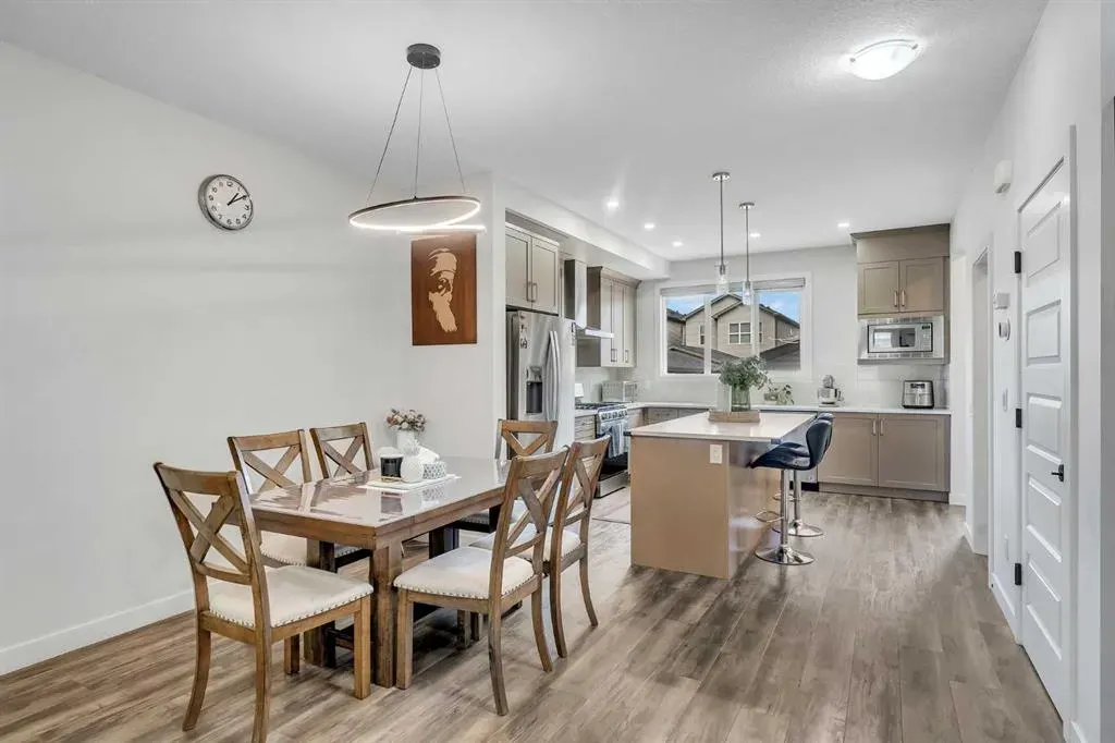 28 Cornerbrook Avenue NE