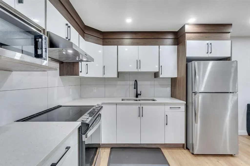 28 Cornerbrook Avenue NE