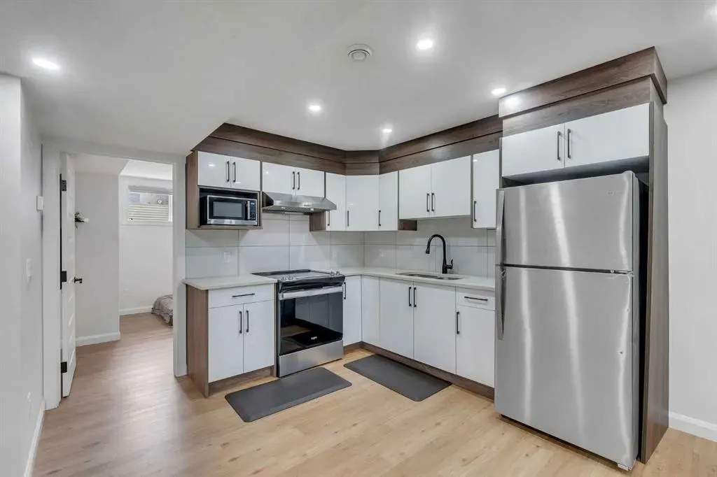 28 Cornerbrook Avenue NE