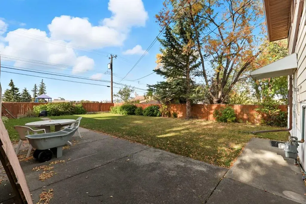 23 Fairview Drive SE