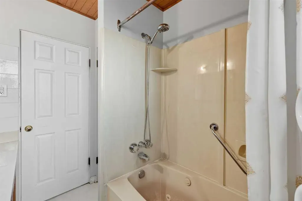 23 Fairview Drive SE