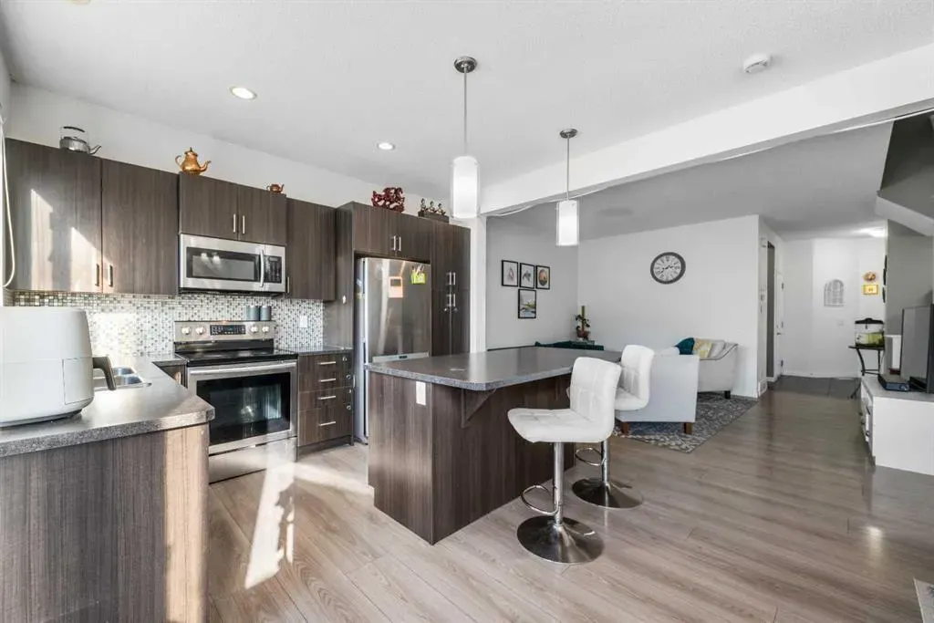 146 Skyview Point Crescent NE