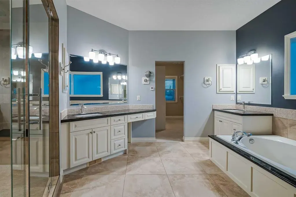 231 Railway Close SE