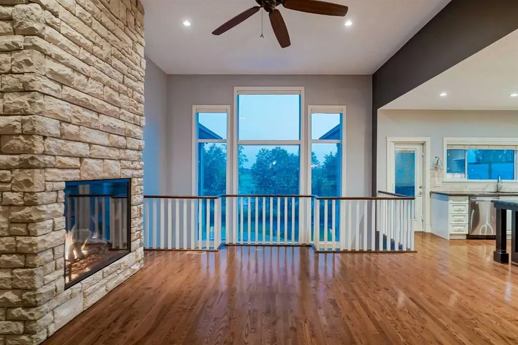 231 Railway Close SE