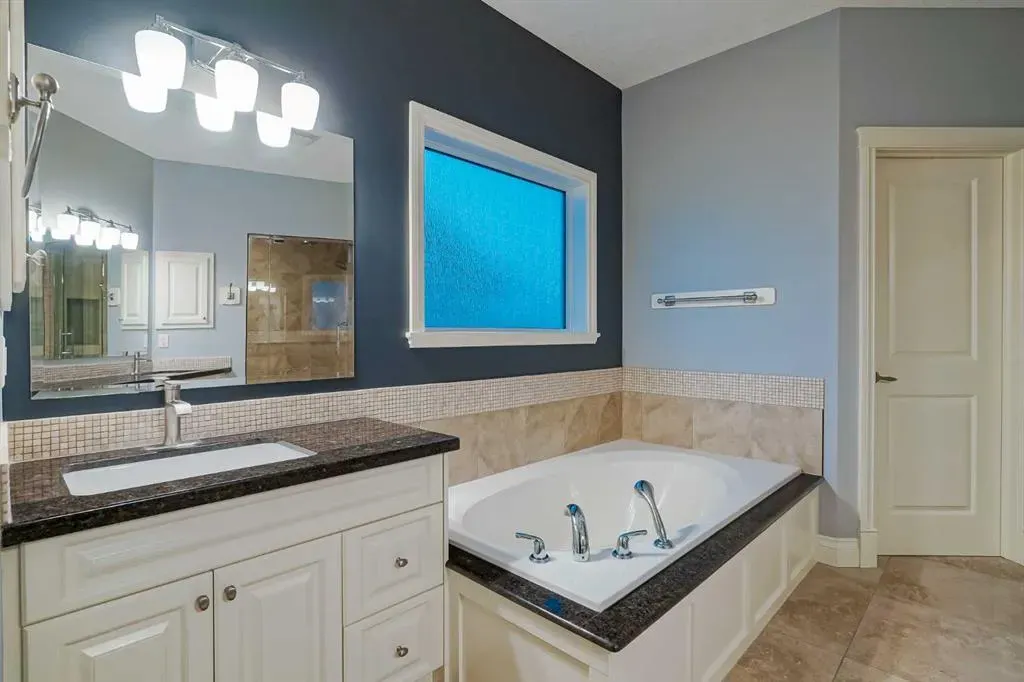 231 Railway Close SE