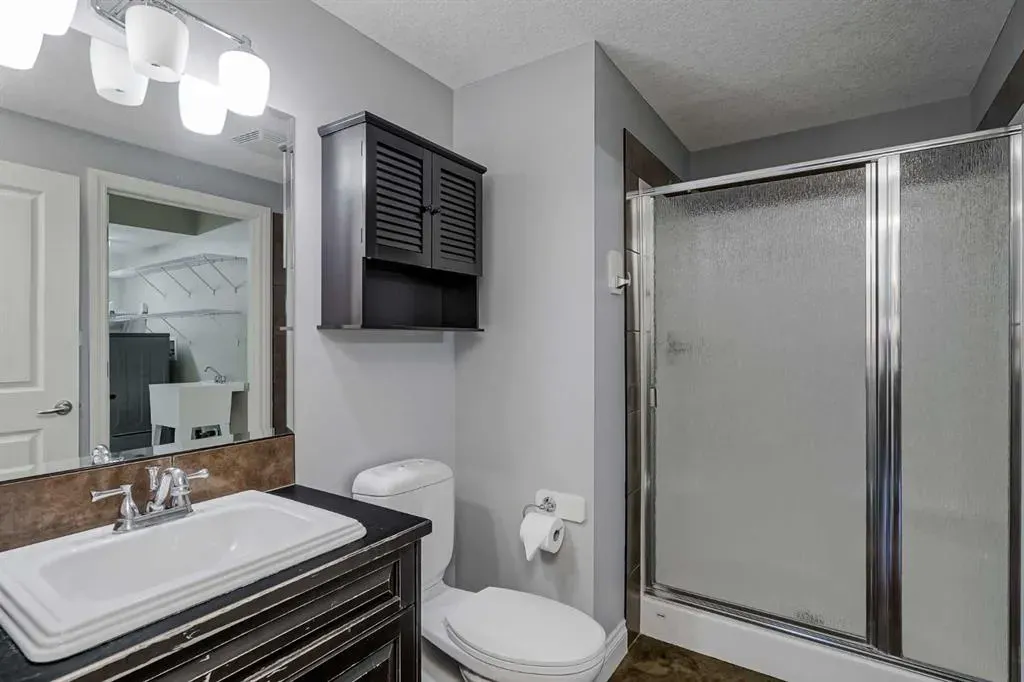 231 Railway Close SE