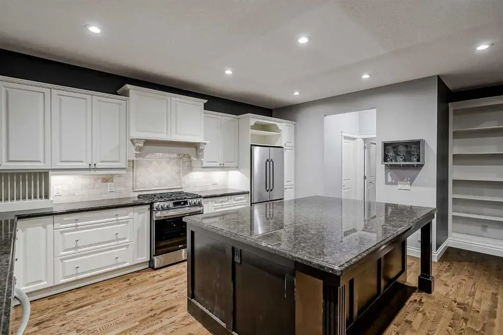 231 Railway Close SE