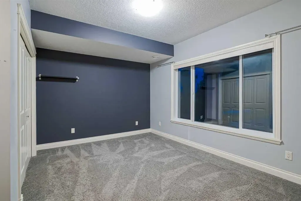 231 Railway Close SE