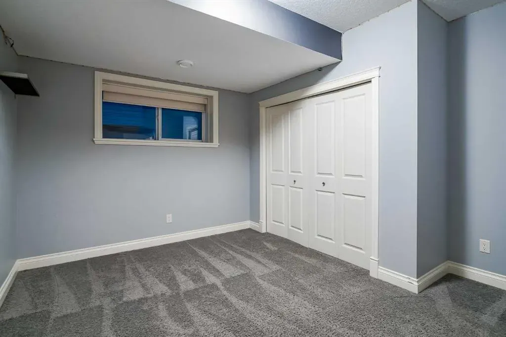 231 Railway Close SE