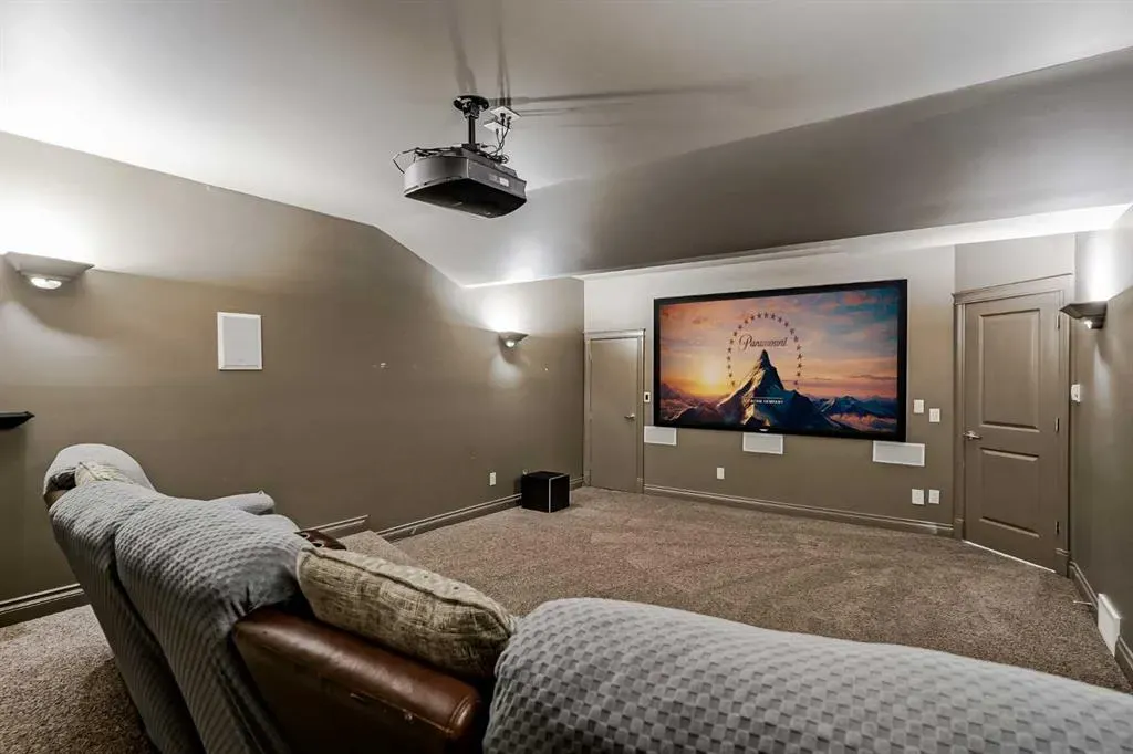 231 Railway Close SE