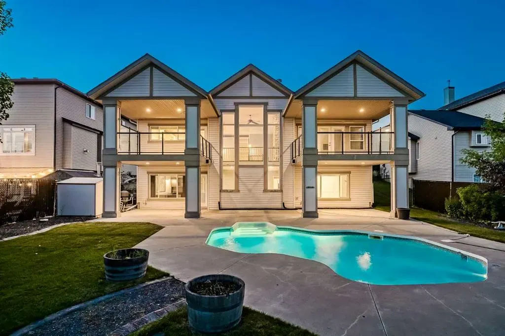 231 Railway Close SE