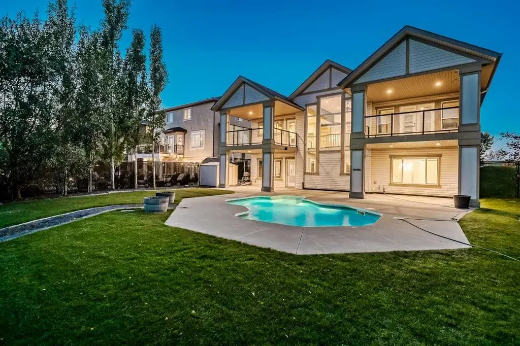 231 Railway Close SE