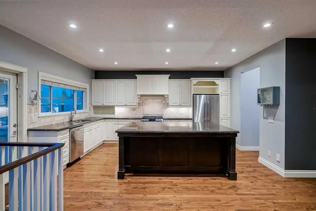 231 Railway Close SE