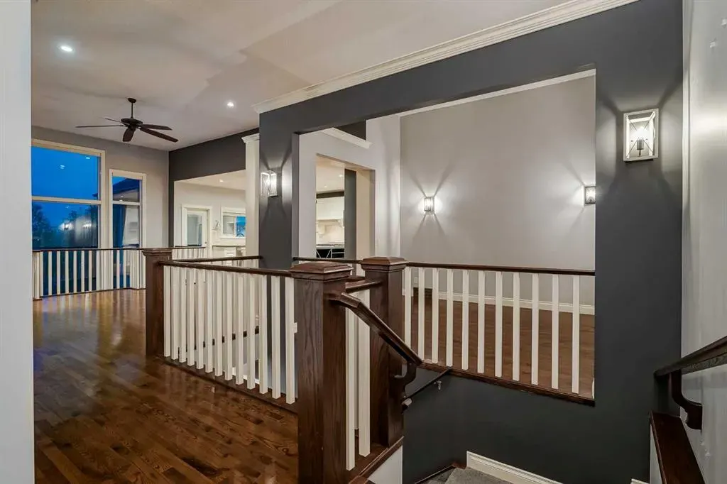 231 Railway Close SE