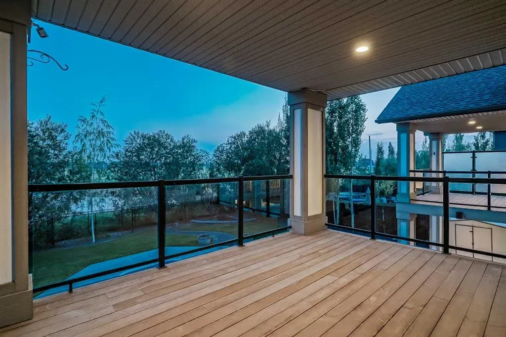 231 Railway Close SE