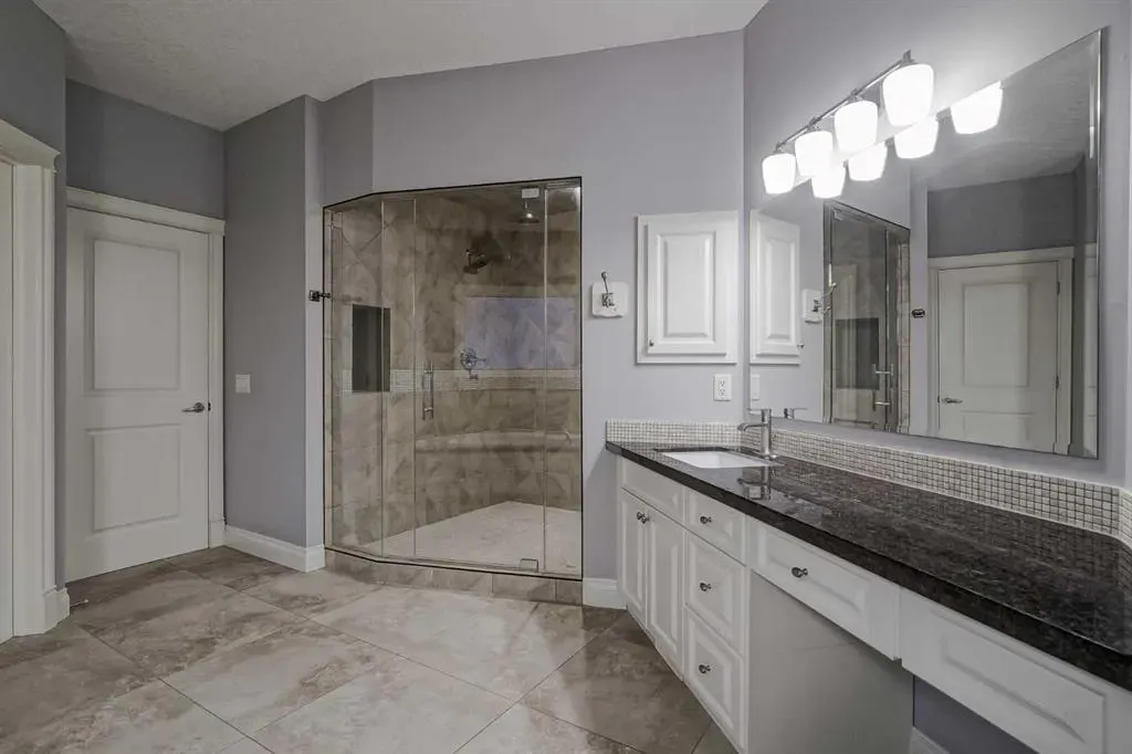 231 Railway Close SE