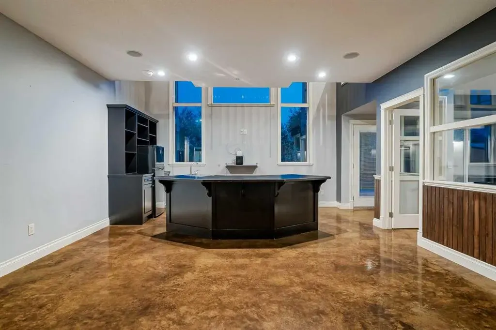 231 Railway Close SE