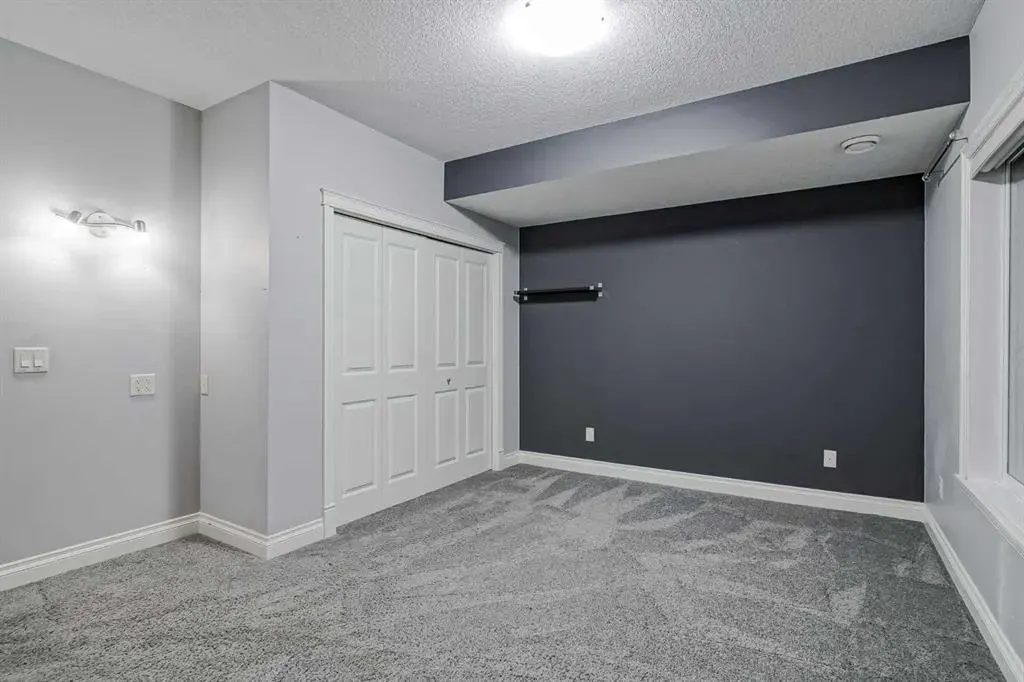 231 Railway Close SE