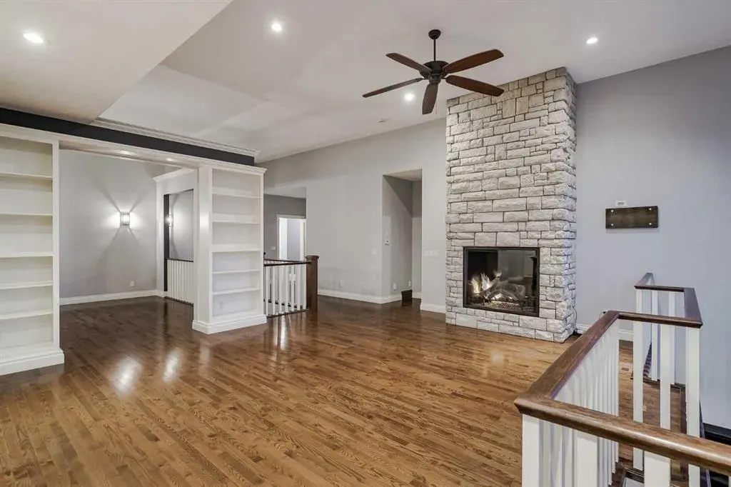 231 Railway Close SE