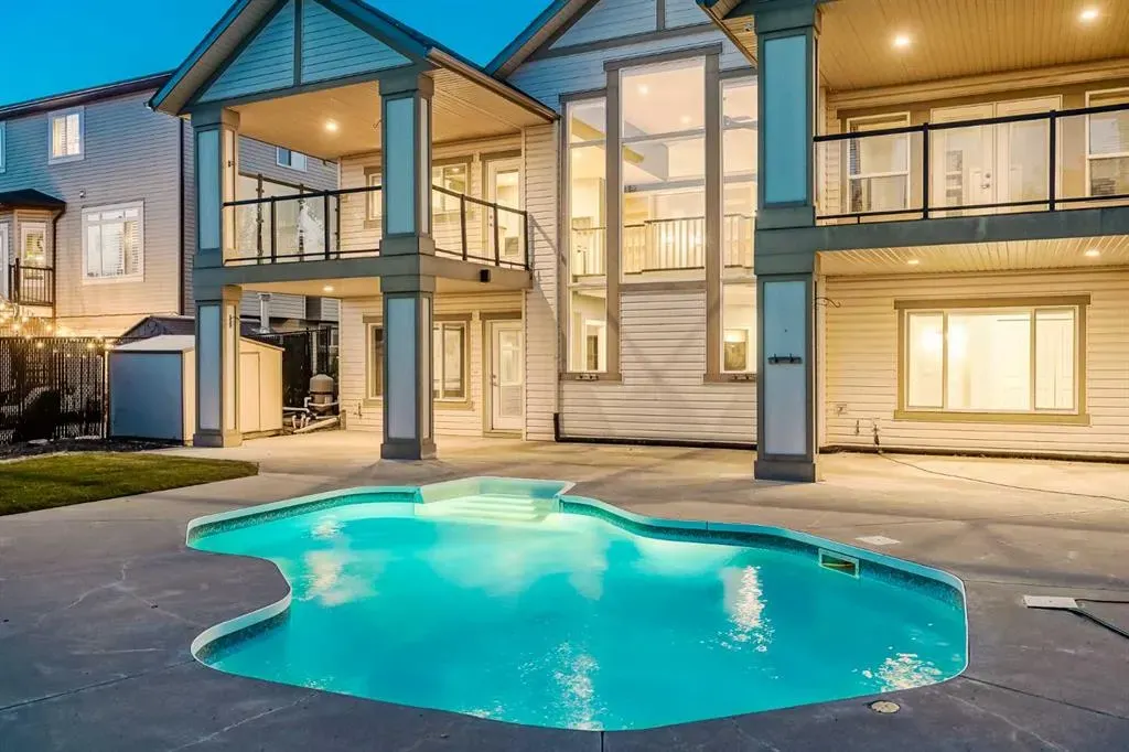 231 Railway Close SE