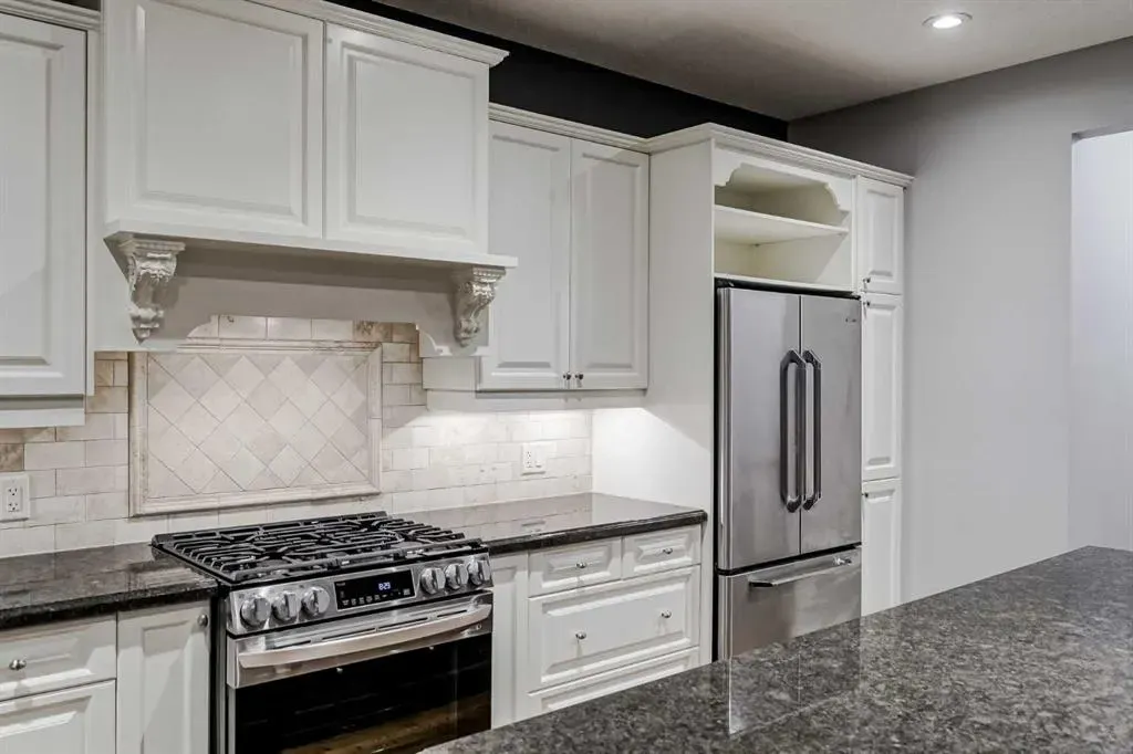 231 Railway Close SE