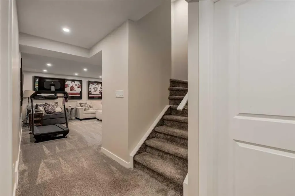 32 Evanscove Heights NW