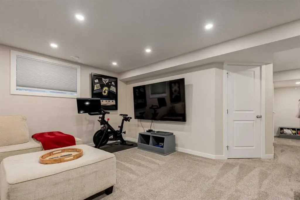 32 Evanscove Heights NW