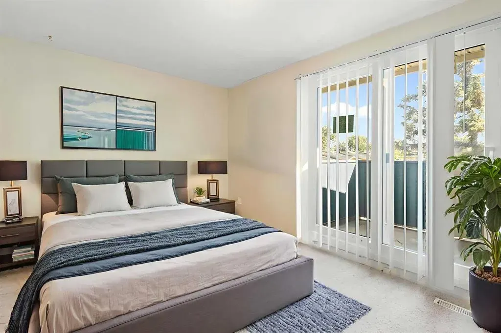 2200 Woodview Drive SW, #209